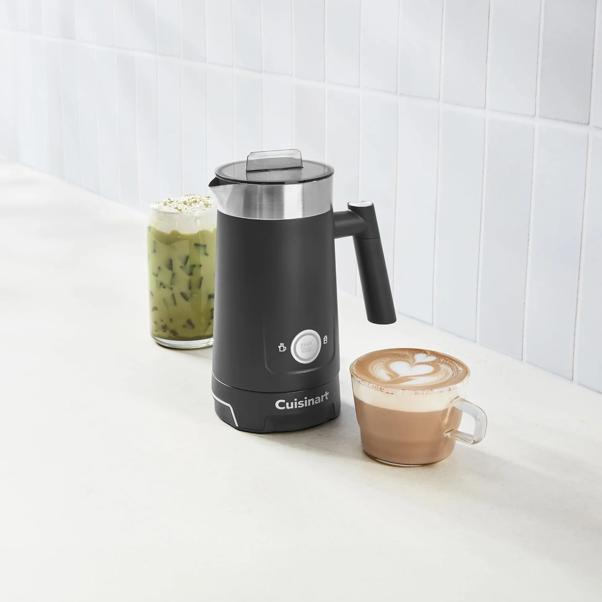 mousseur à lait créant mousse pour cappuccino latte