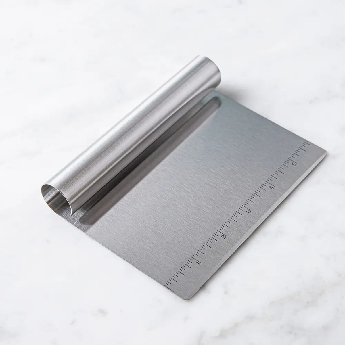 Coupe-pâte et grattoir en acier inoxydable 15,2 cm – À La Tarte