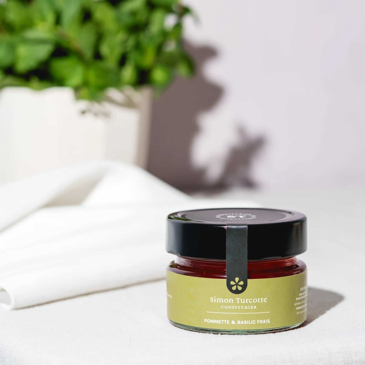 Gelée de pommette et basilic frais 125 ml jar from Simon Turcotte Confiturier