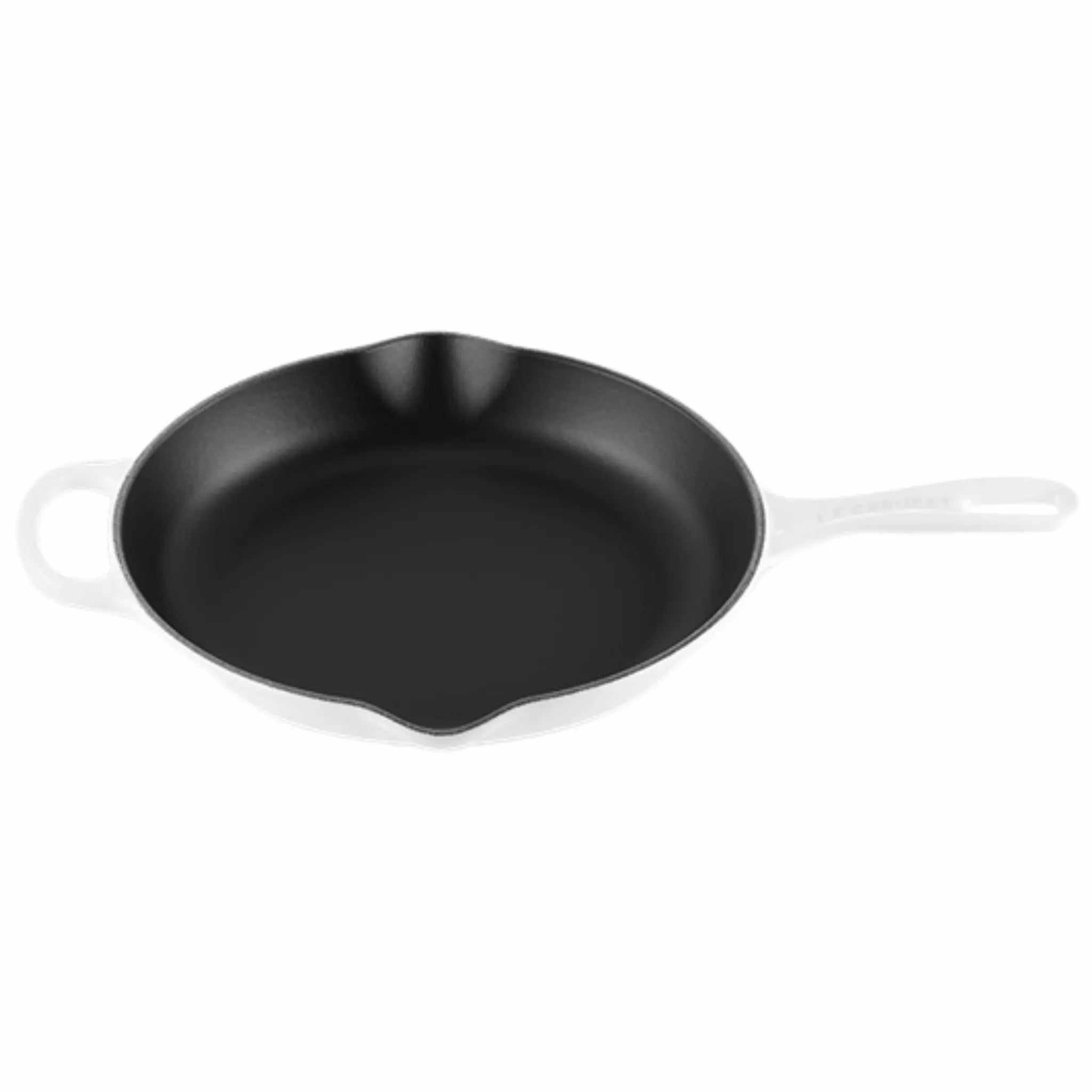 Poêle en fonte émaillée Le Creuset blanche 26 cm avec bec verseur et poignée ergonomique pour cuisson homogène et durable