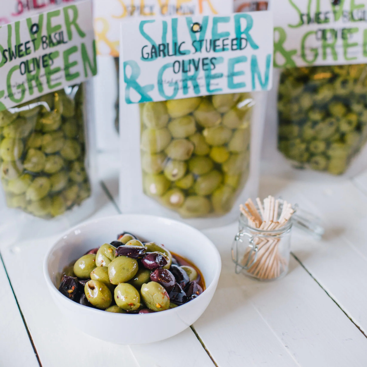 Olives vertes dénoyautées farcies à l’ail 220 g – Silver & Green 