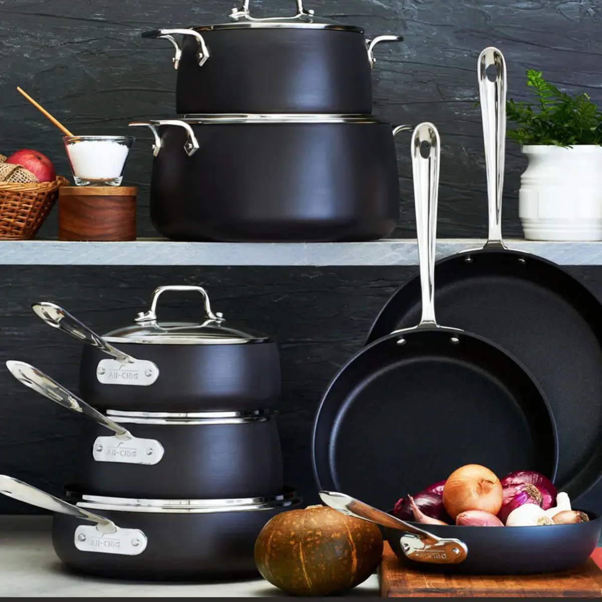 Batterie de cuisine antiadhésive en aluminium anodisé HA1 13 pièces – All-Clad