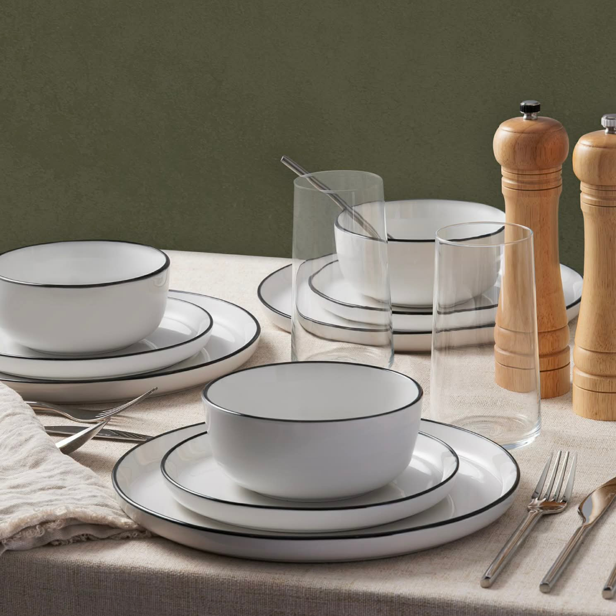 Ensemble de vaisselle en porcelaine 12 pièces – Eugène Allard