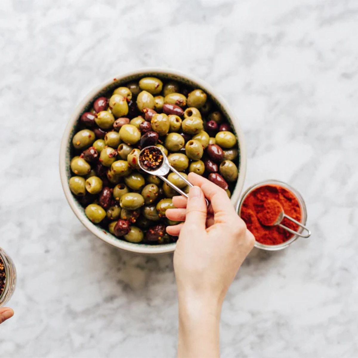 Olives mixtes dénoyautées paprika fumé et chili 220 g – Silver & Green 