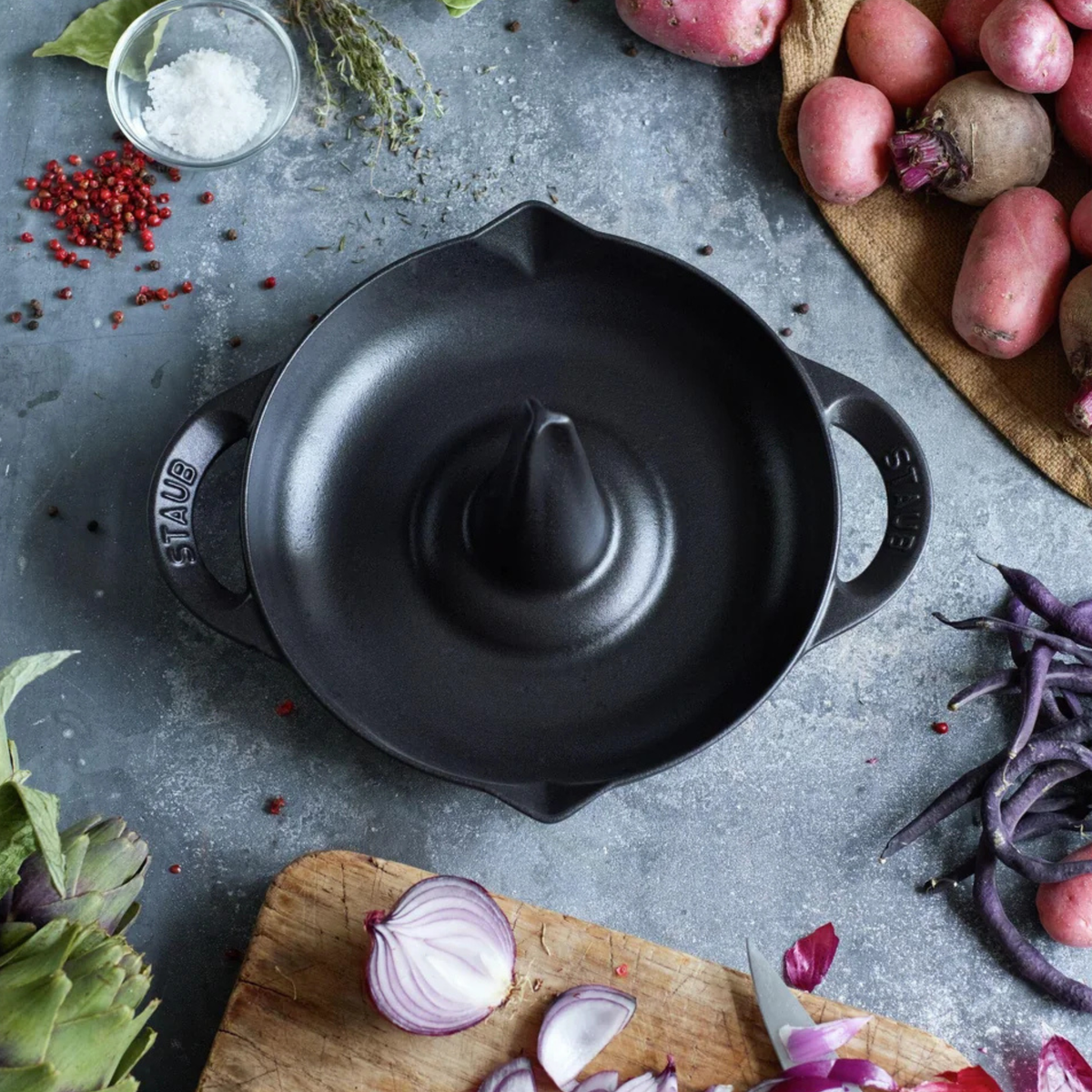 plat à rôtir fonte émaillée noir
