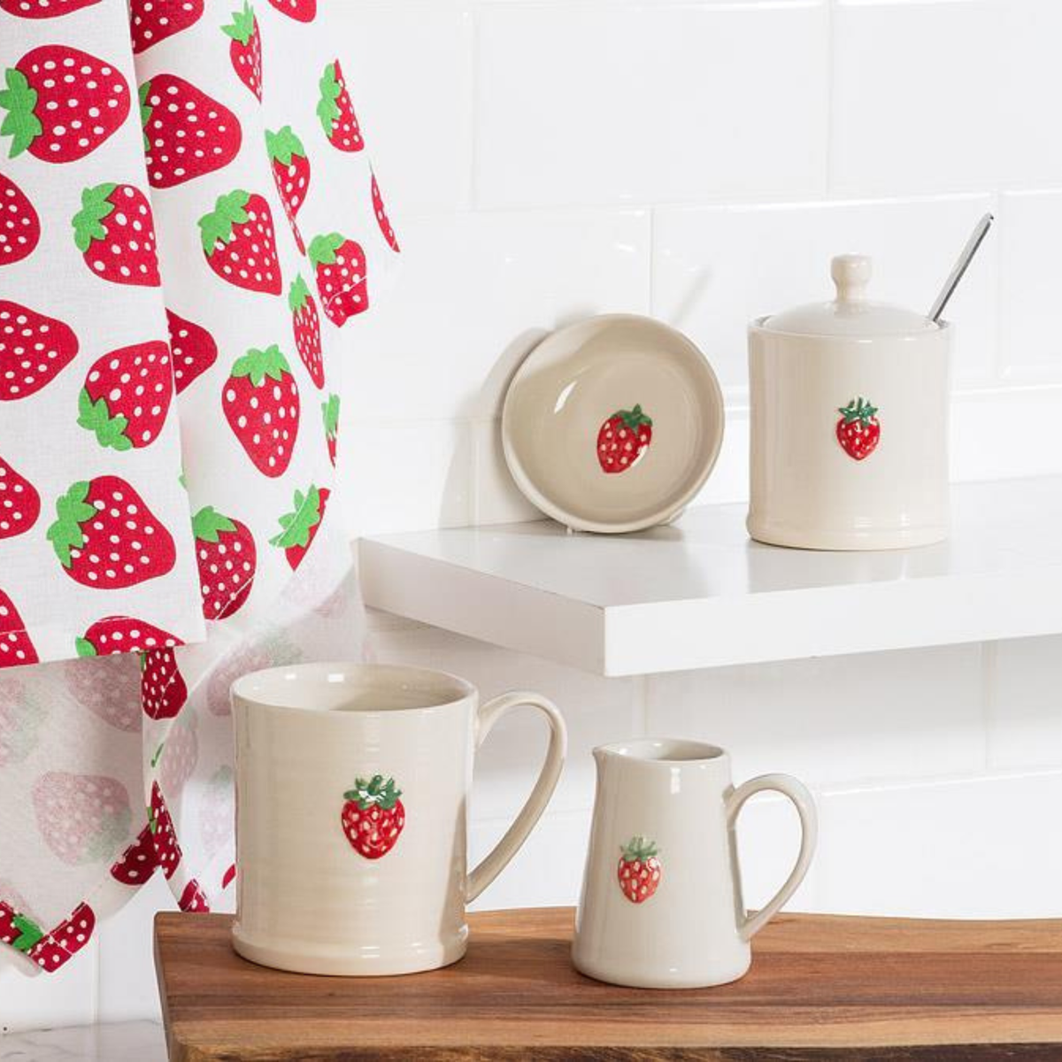 Tasse en grès fraise avec rebord 355 ml 