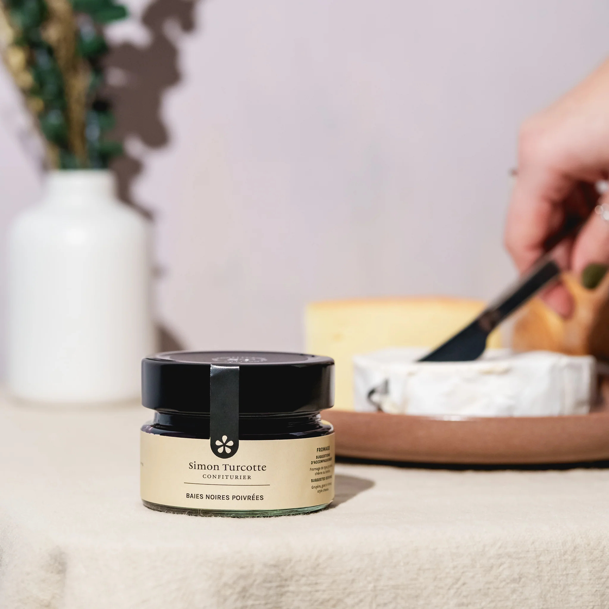 Confiture à fromage baies noires poivrées 125 ml – Simon Turcotte Confiturier Simon Turcotte Confiturier