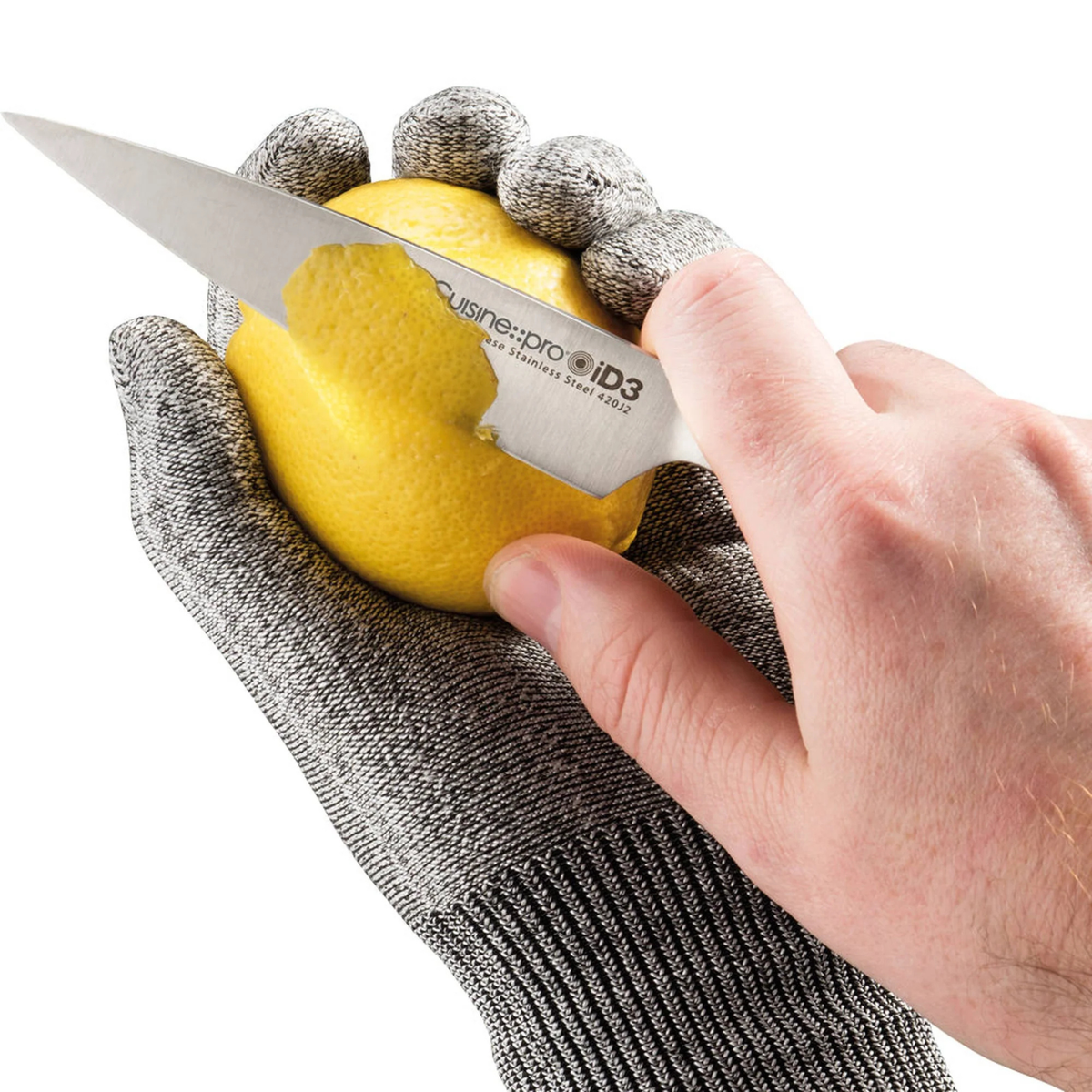 gant anti-coupure utilisé lors de la découpe de légumes