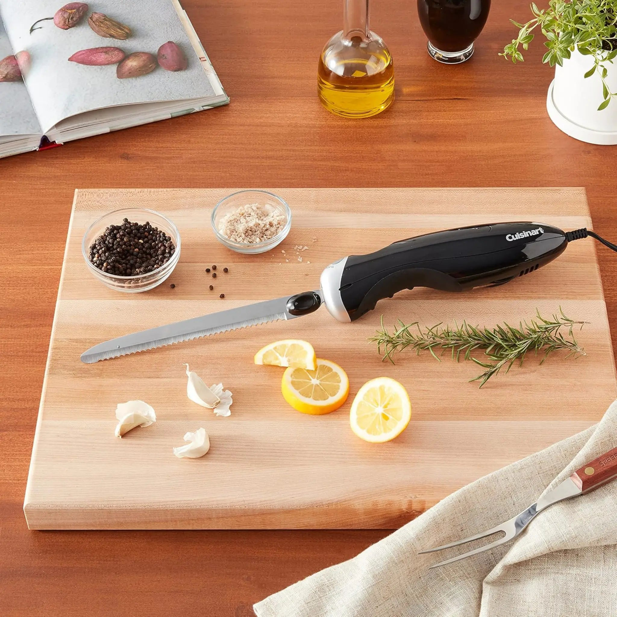 Couteau électrique Cuisinart avec lame dentelée inox et manche ergonomique antidérapant