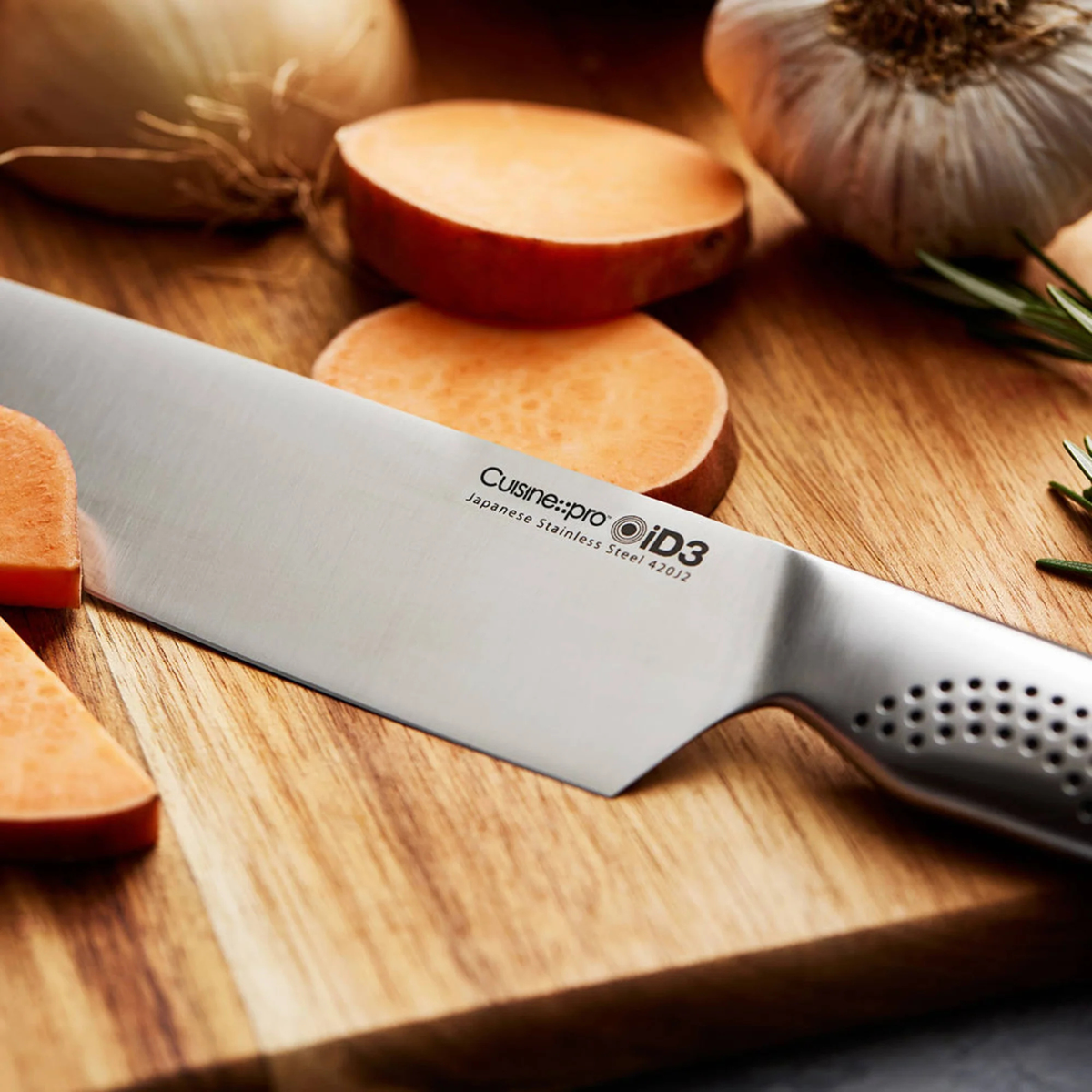 détail de la lame du couteau de chef Cuisine::pro®