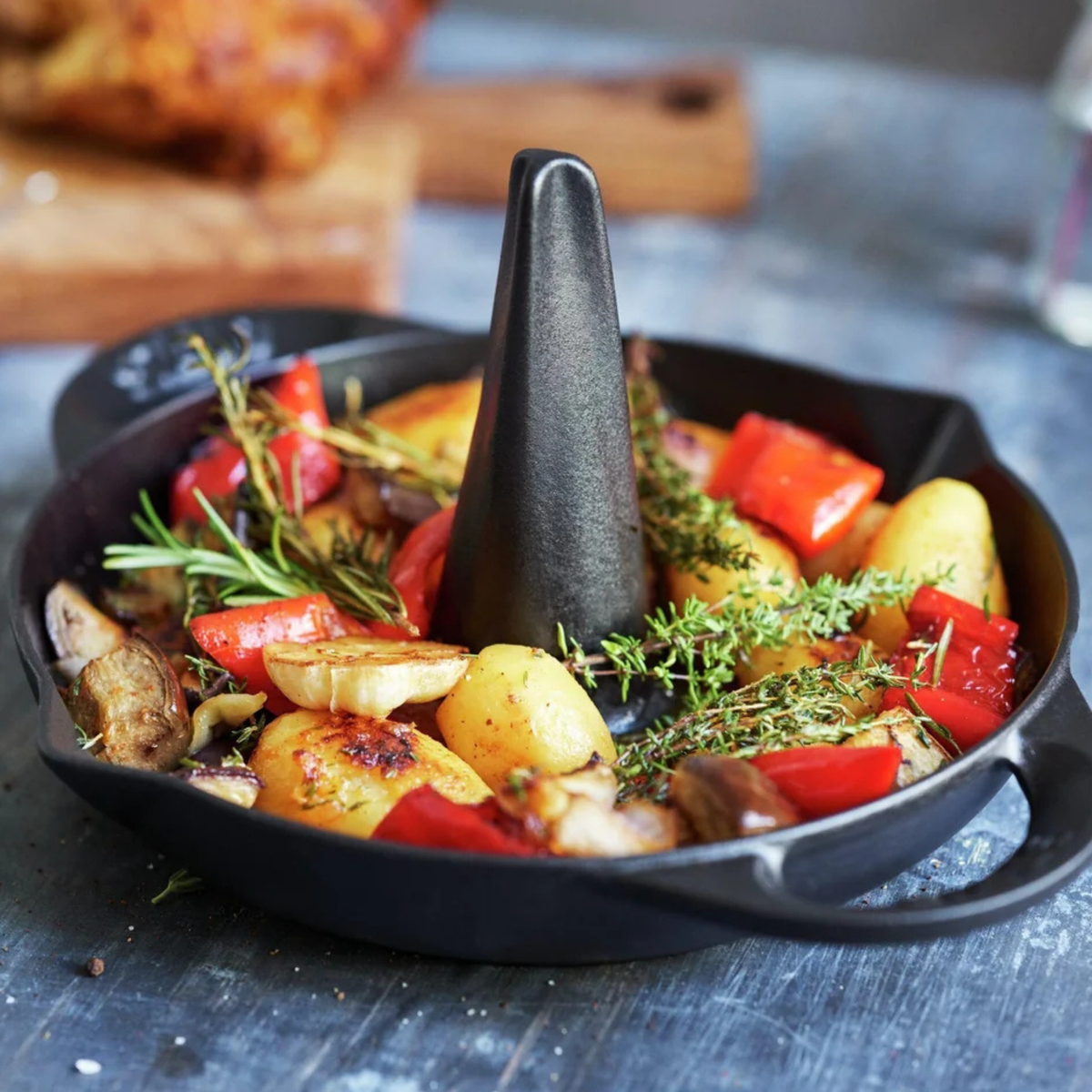 rôtissoire Staub sur plan de travail cuisine
