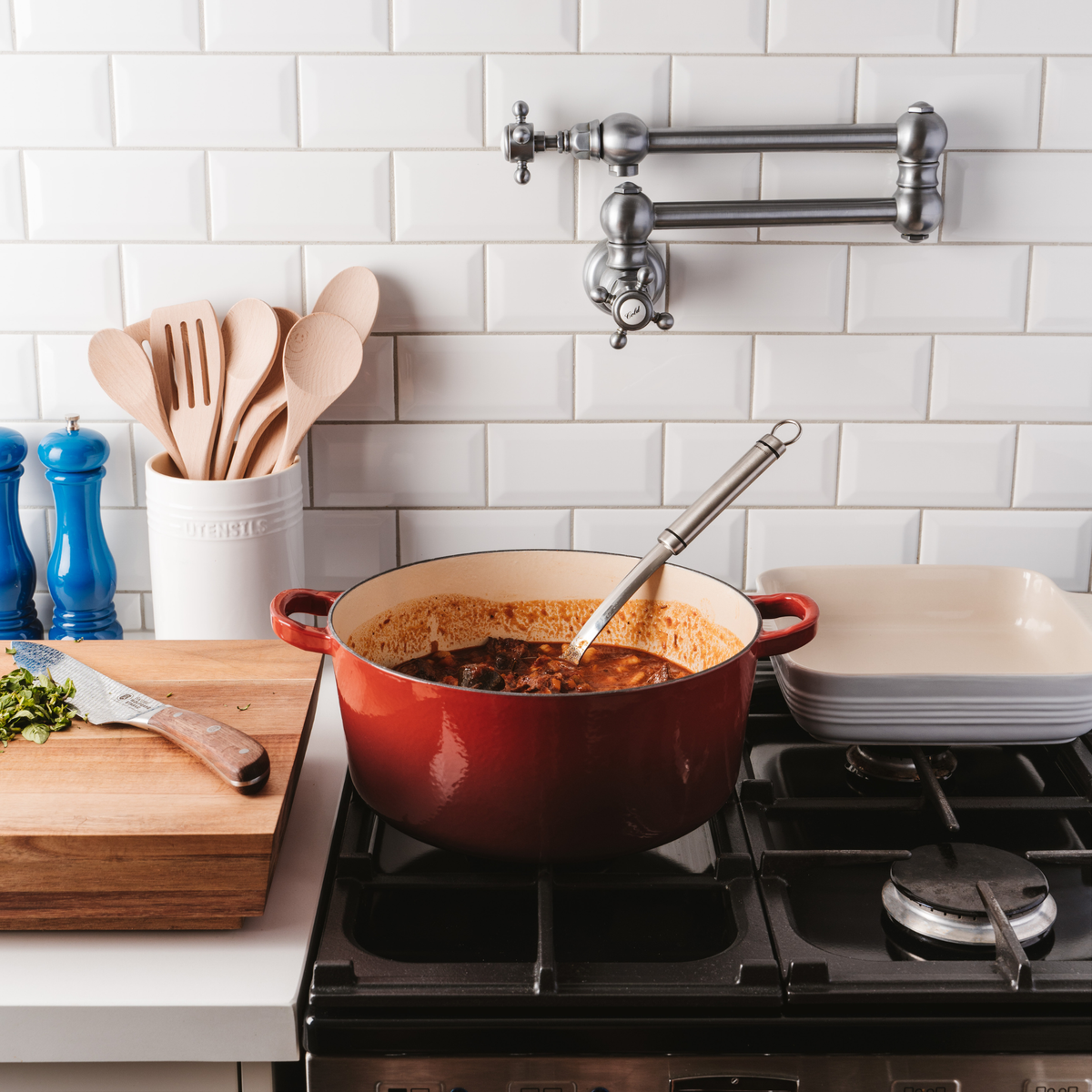 Cocotte ronde en fonte rouge LE CONNOISSEUR™ 6,3 L - Cuisine::pro® Cuisine::pro®