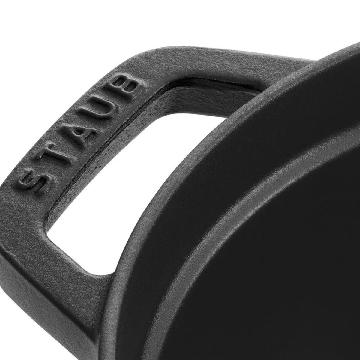 Cocotte ovale en fonte émaillée noire 6,7 L – Staub 