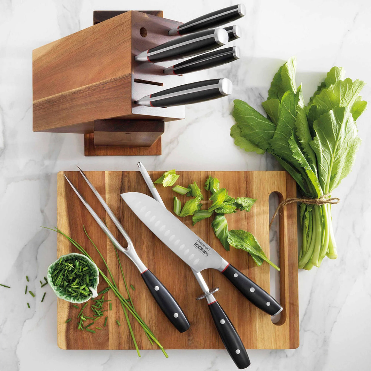 bloc de couteaux iconiX™ utilisé sur plan de travail de cuisine