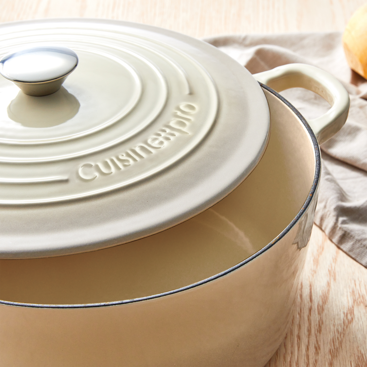 Cocotte ronde en fonte crème LE CONNOISSEUR™ 6,3 L - Cuisine::pro® Cuisine::pro®