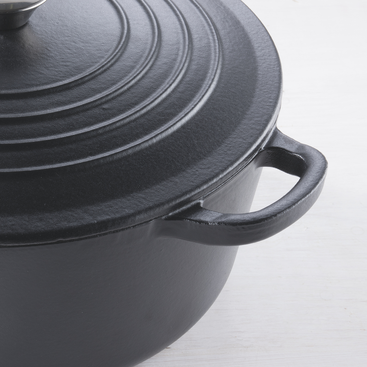 Cocotte ronde fonte noire 6,3 L - poignées larges et couvercle