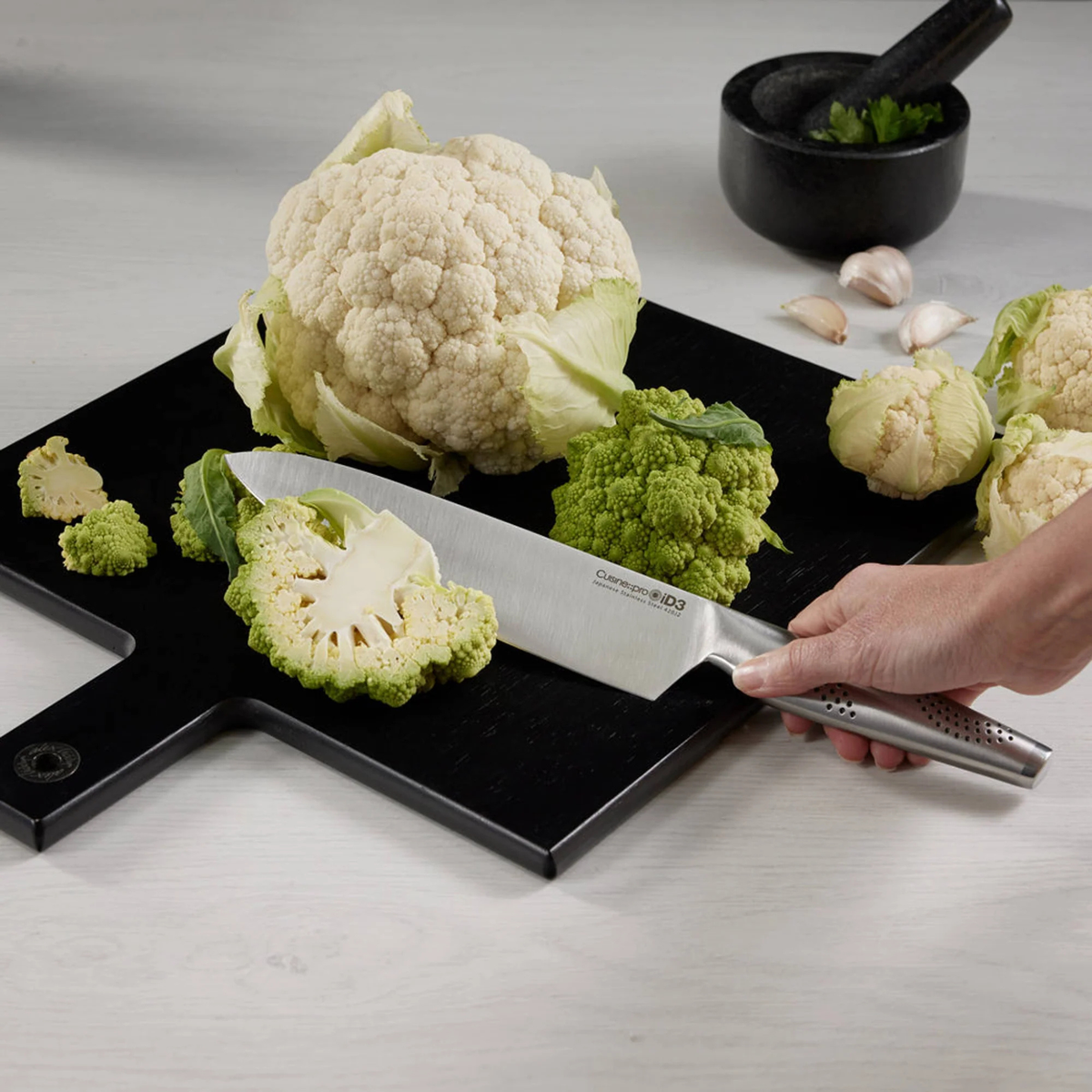 couteau de chef iD3® dans cuisine moderne