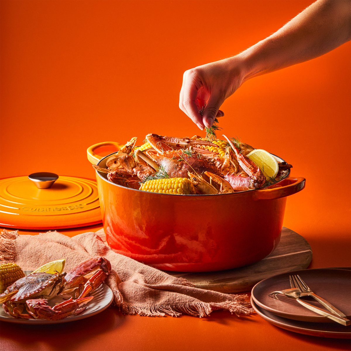 Cocotte ronde en fonte flamme LE CONNOISSEUR™ 6,3 L - Cuisine::pro® Cuisine::pro®