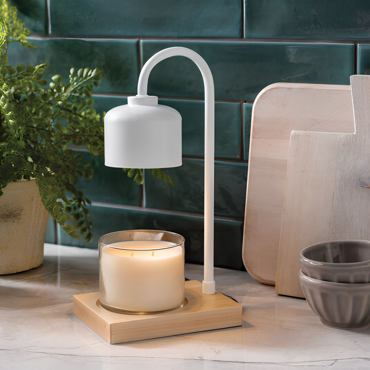 Lampe chauffe-bougie en arche blanche et bois
