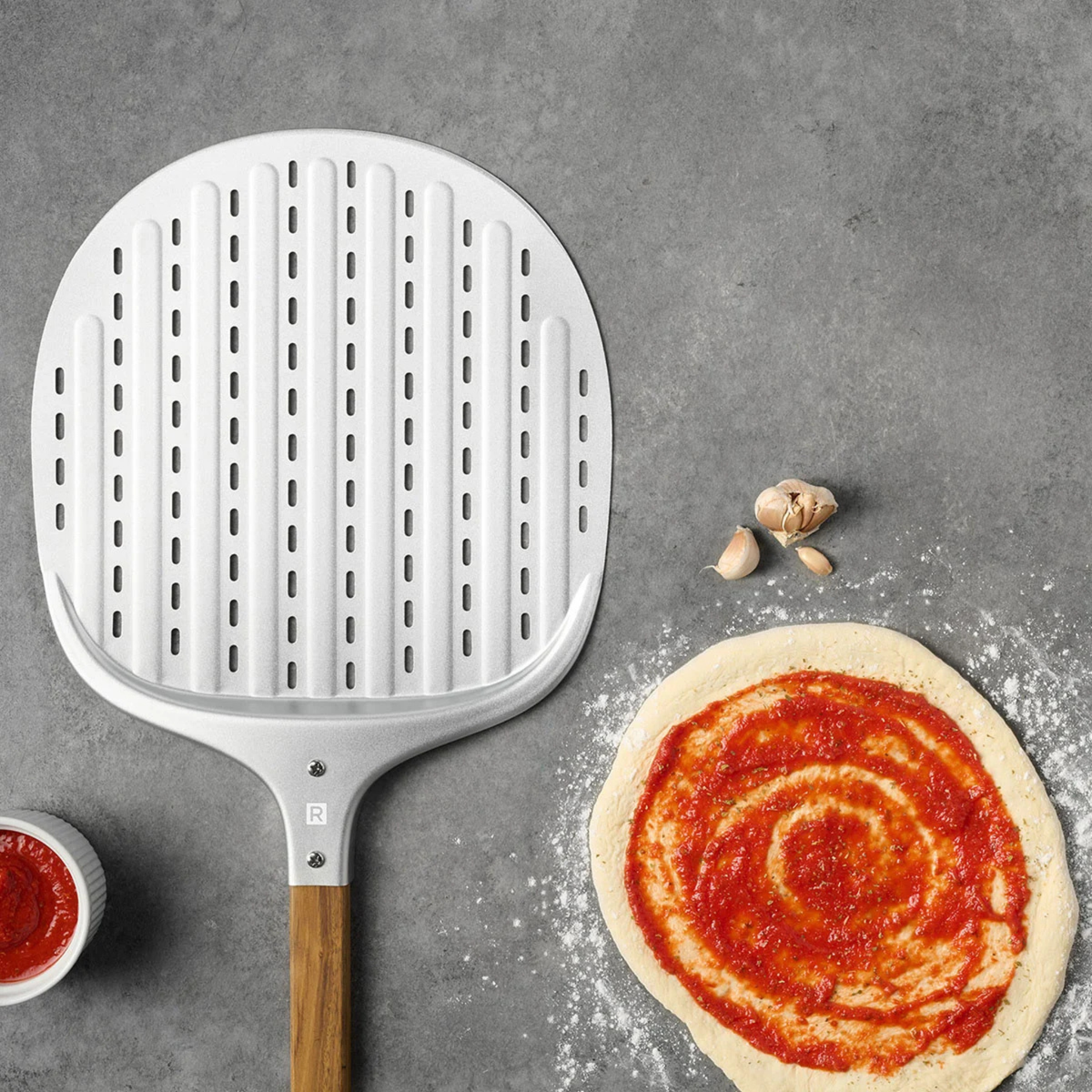 Pelle à pizza perforée 30,5 cm - Ricardo