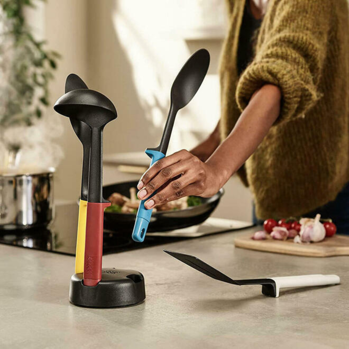 Ensemble de 4 ustensiles Elevate multicolore avec support – Joseph Joseph