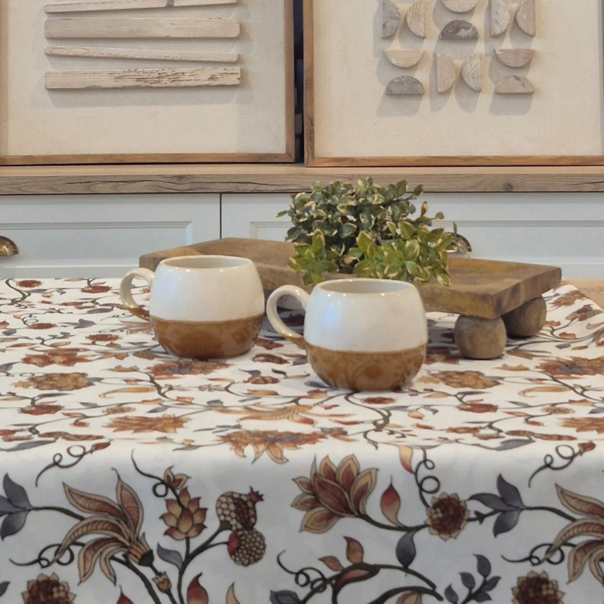 Nappe blanche à fleurs terracotta Susan 60 x 90 po - Brunelli