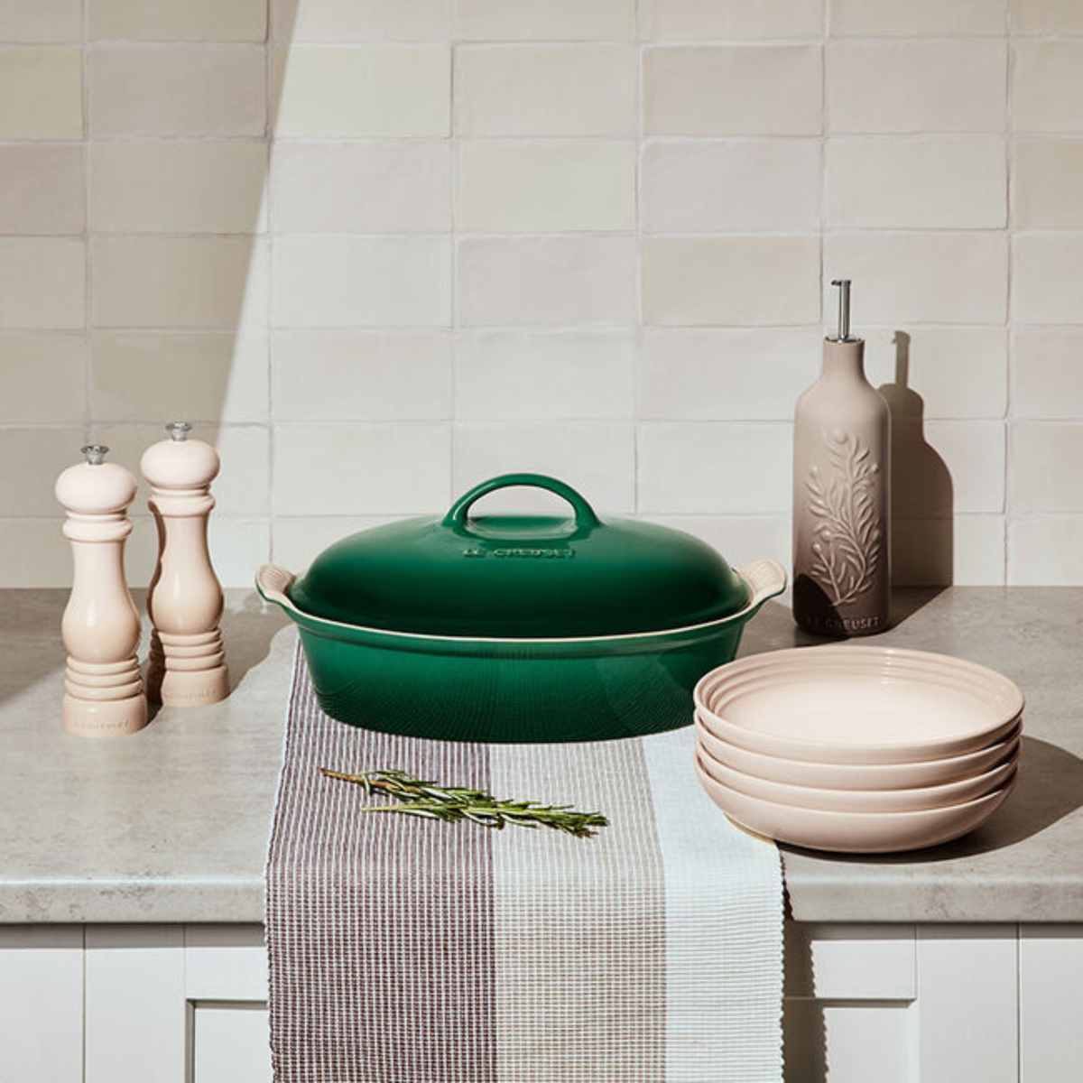 Covered Oval Dish Artichaut 3.8 L - Le Creuset