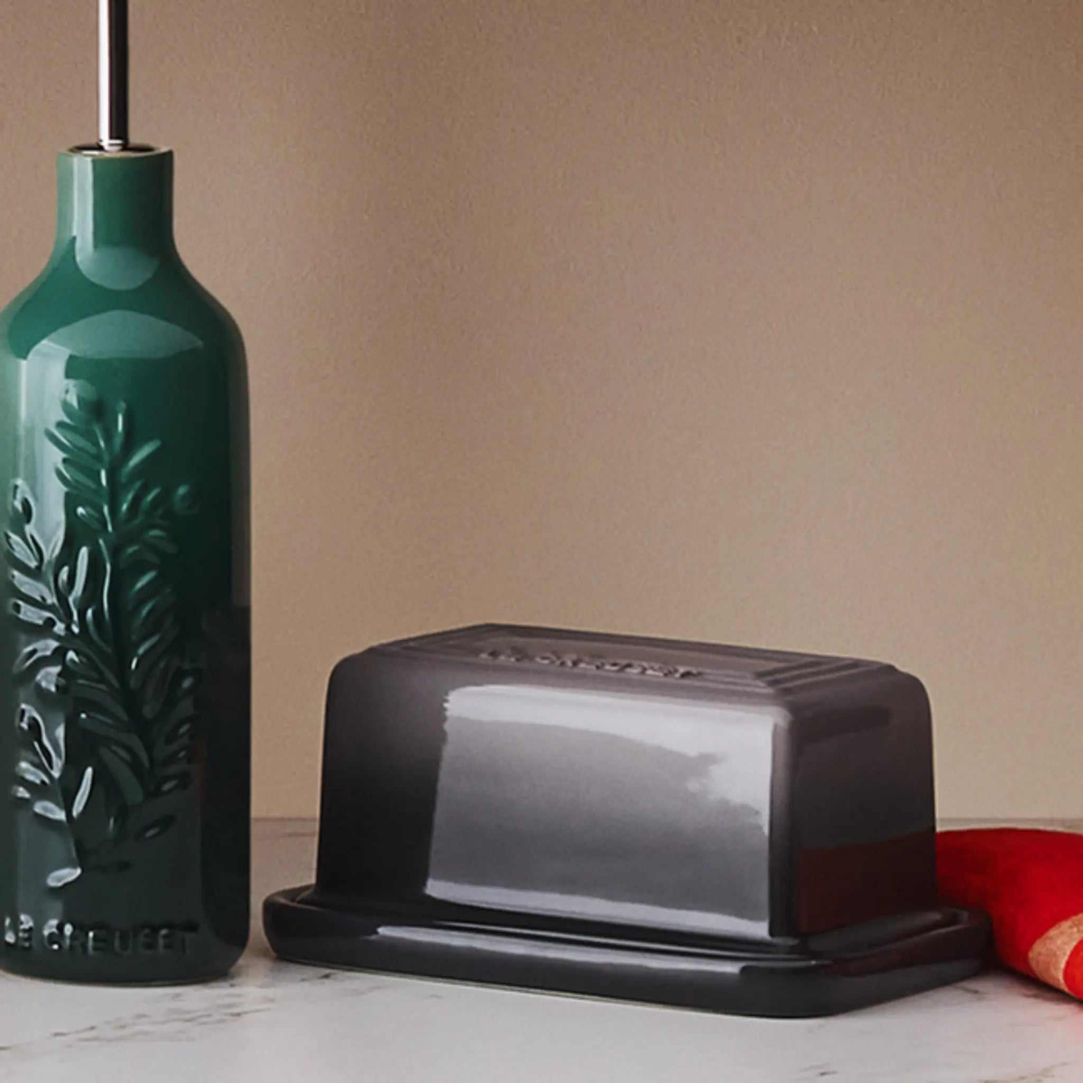 Beurrier en grès Le Creuset élégant et pratique en grès émaillé pour conserver beurre 454g