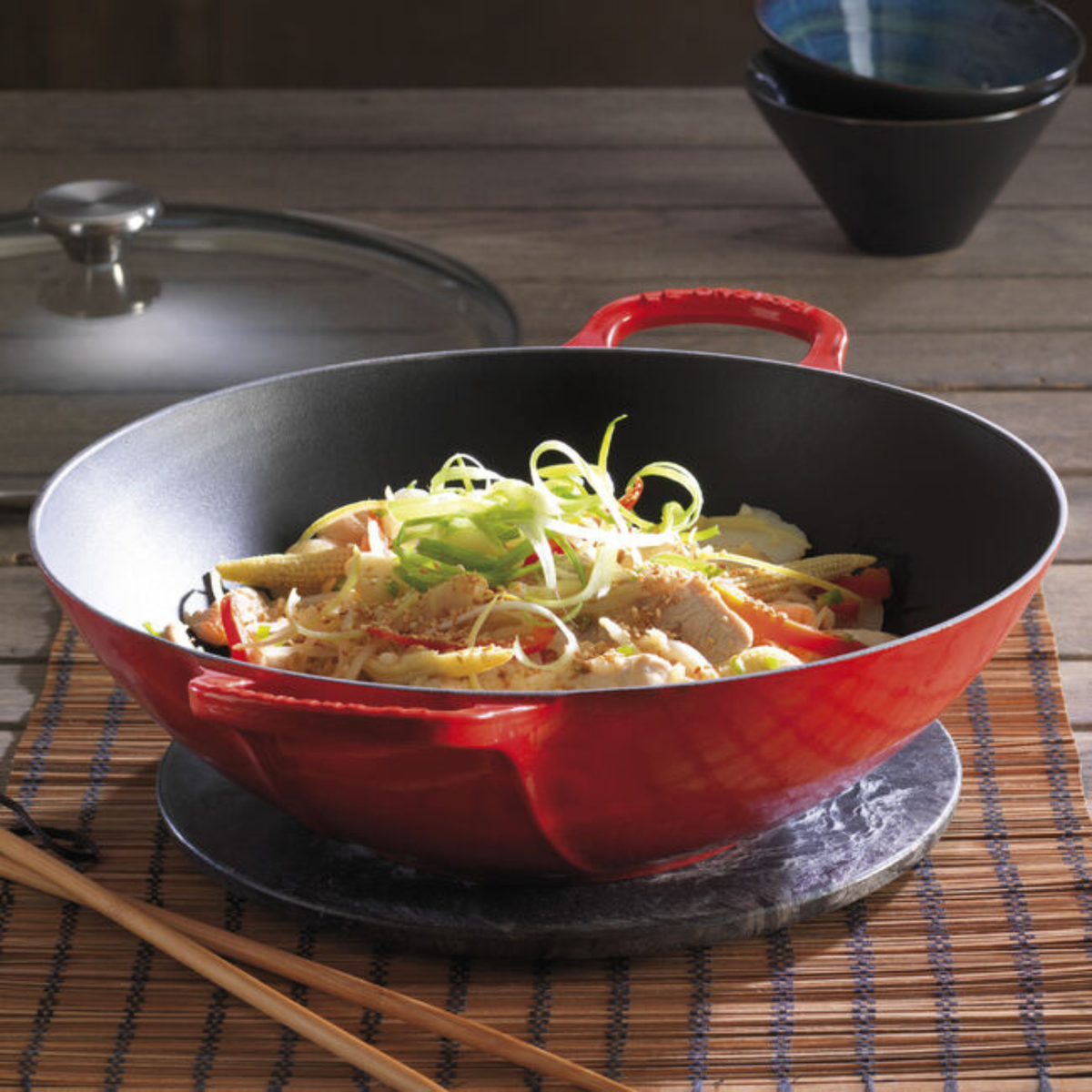 Wok en fonte avec couvercle Cerise 4,8 L - Le Creuset Le Creuset