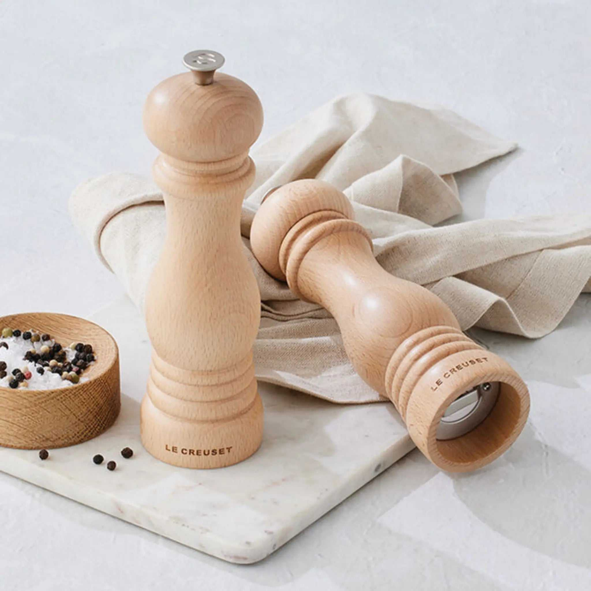 Moulin à poivre classique en bois 20 cm Le Creuset avec broyeur en céramique réglable