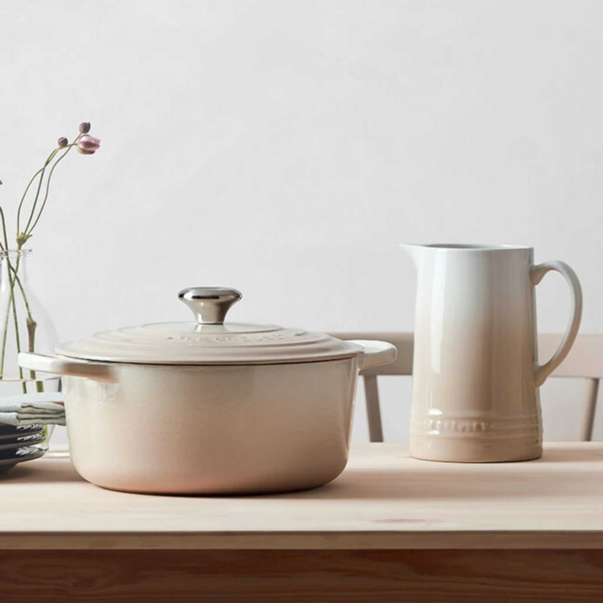 Le Creuset Cocotte ronde Meringue 5,3 L en fonte émaillée pour cuisson polyvalente