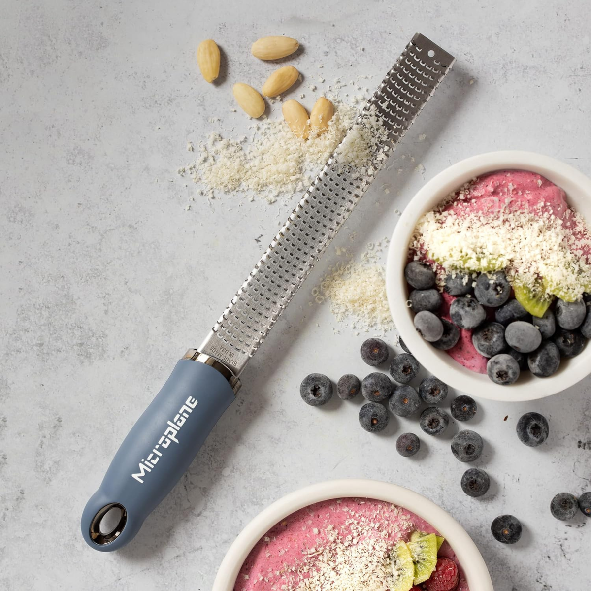 Râpe zesteur bleu denim Microplane 32 cm en acier inoxydable pour agrumes et épices