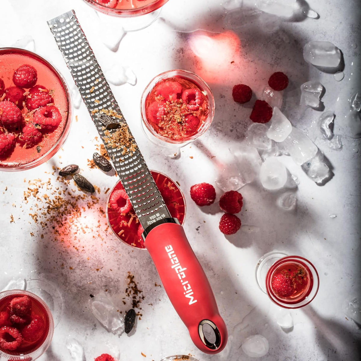 Râpe zesteur rouge grenade Microplane en acier inoxydable pour zestes d'agrumes et épices