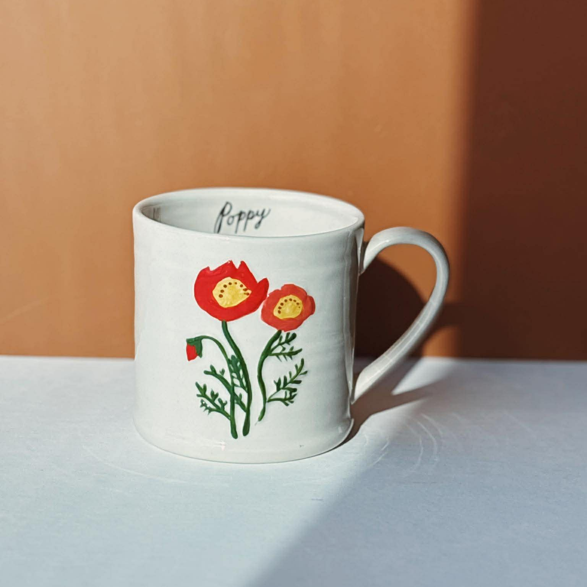 Tasse en grès avec coquelicot en relief 473 ml - Danica 