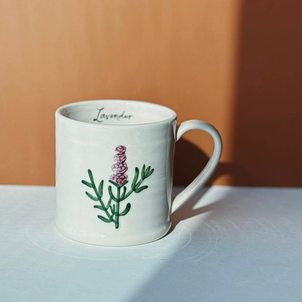 Tasse en grès avec lavande en relief 473 ml - Danica 