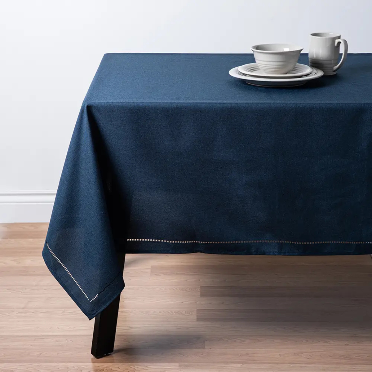 Nappe à fini en lin bleu marine 60 x 90 po 
