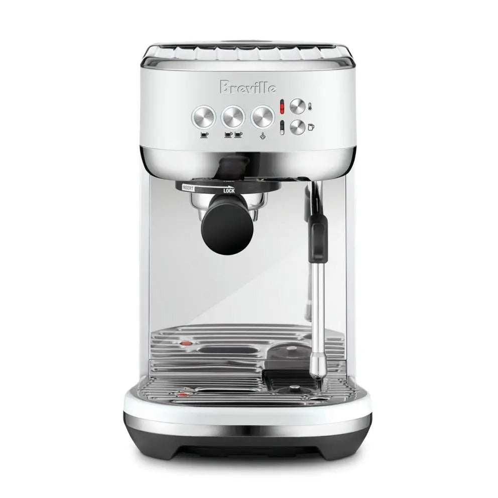Machine à café Bambino Plus Breville avec porte-filtre 54 mm et buse vapeur automatique pour latte art.