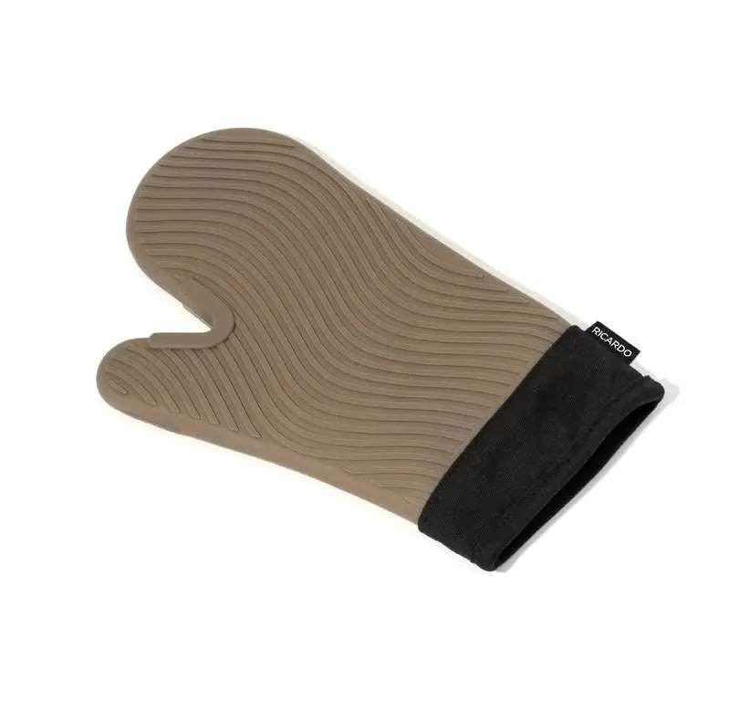 Beige silicone oven glove with black cuff and textured grip surface, 31 cm length